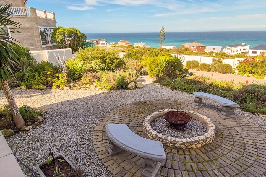 4 Bedroom Property for Sale in Oceanview Heights Western Cape